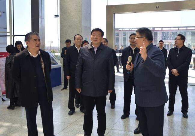 省委书记娄勤俭莅临百亿游戏药业视察调研